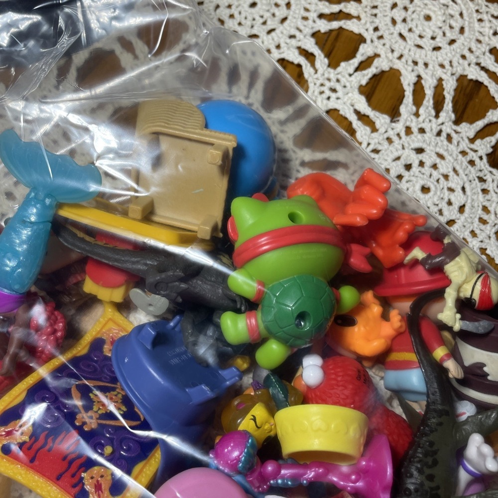 Large Random Toy Lot 30 +- ALittle Bit of Everything and More 082302 - Picture 3 of 9